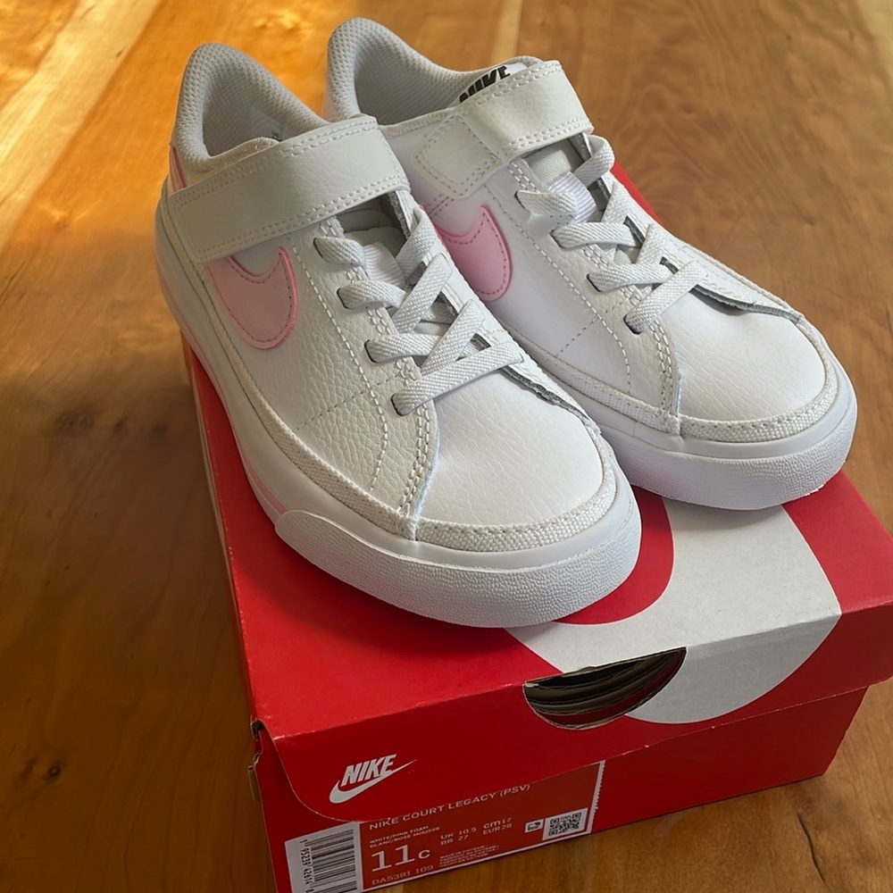 NIB Nike Court Legacy Sneaker